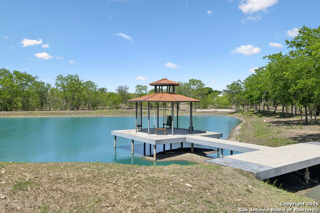 Listing photo id 3 for 148 Lakecreek