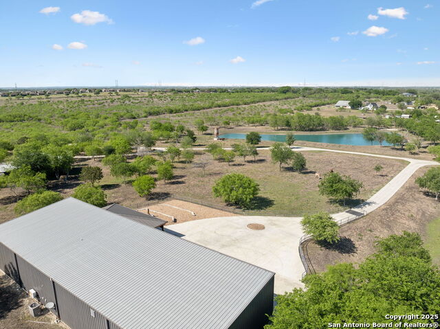 Listing photo id 6 for 148 Lakecreek