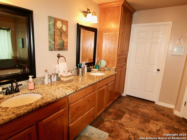 Listing photo id 10 for 12365 Rudolph Rd Unit 3