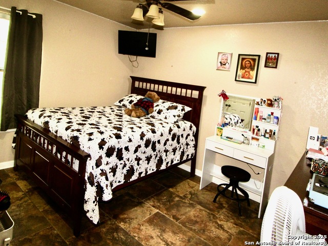 Listing photo id 13 for 12365 Rudolph Rd Unit 3