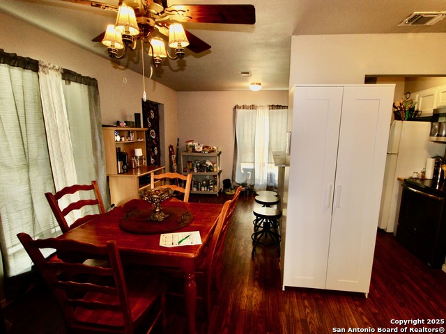 Listing photo id 20 for 12365 Rudolph Rd Unit 3