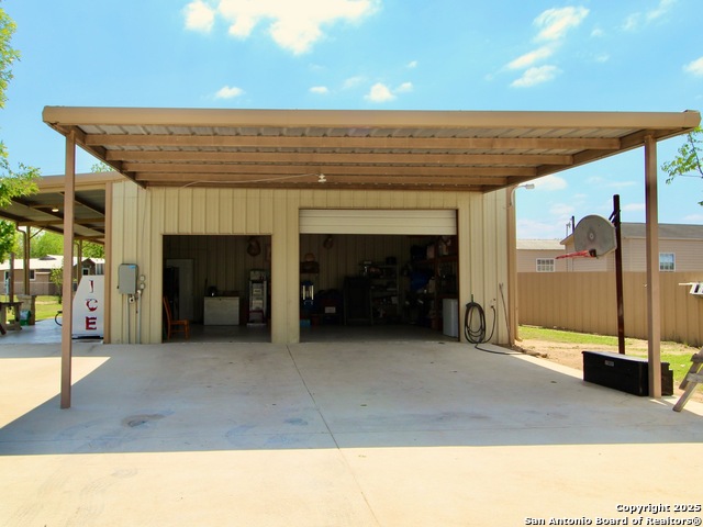 Listing photo id 28 for 12365 Rudolph Rd Unit 3