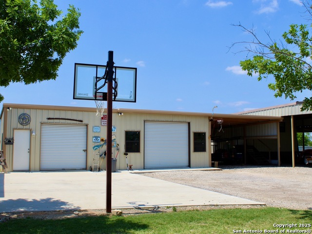 Listing photo id 32 for 12365 Rudolph Rd Unit 3
