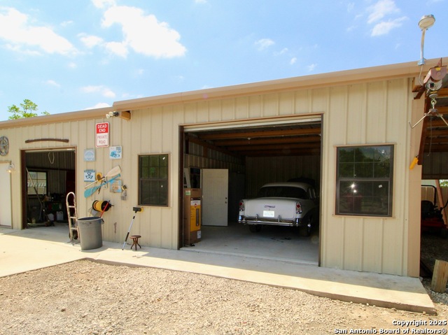 Listing photo id 33 for 12365 Rudolph Rd Unit 3