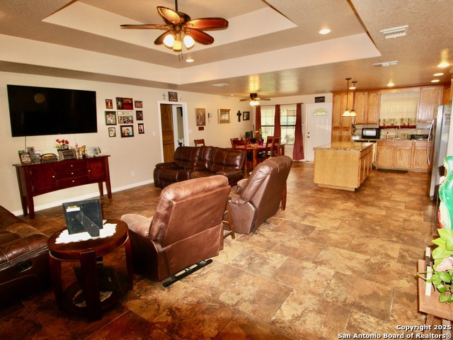 Listing photo id 4 for 12365 Rudolph Rd Unit 3