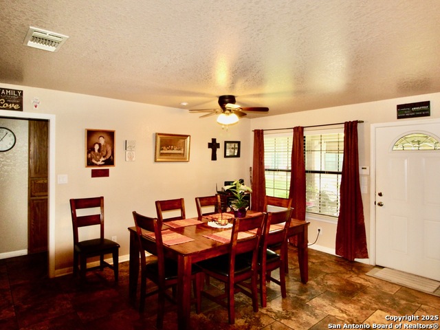 Listing photo id 7 for 12365 Rudolph Rd Unit 3