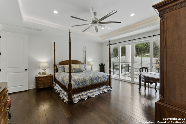 Listing photo id 17 for 321 Bentwood Dr