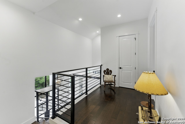 Listing photo id 30 for 321 Bentwood Dr