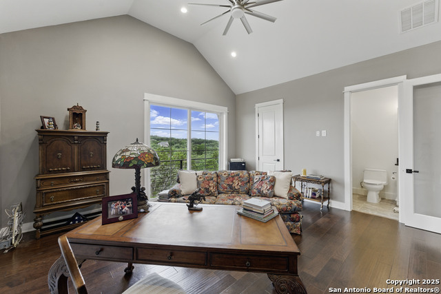 Listing photo id 33 for 321 Bentwood Dr
