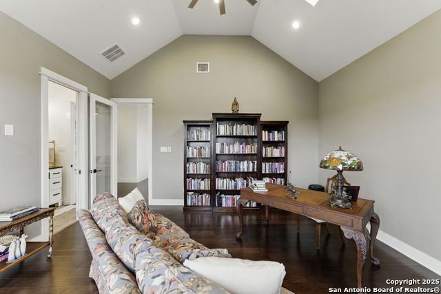 Listing photo id 34 for 321 Bentwood Dr