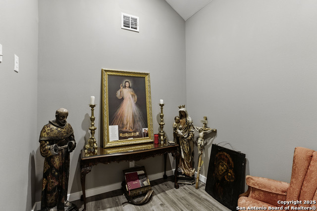 Listing photo id 41 for 321 Bentwood Dr