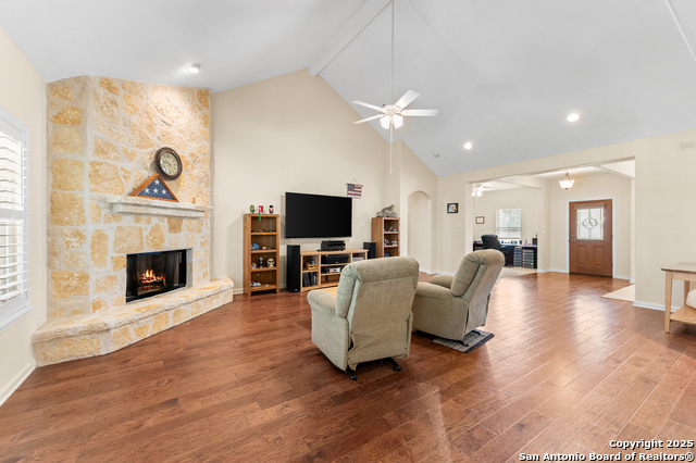 Listing photo id 5 for 108 County Road 4325