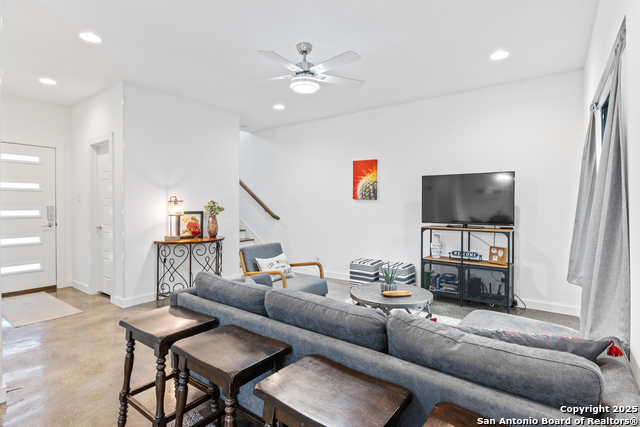 Image 10 of 42 For 211 Utah St.  401