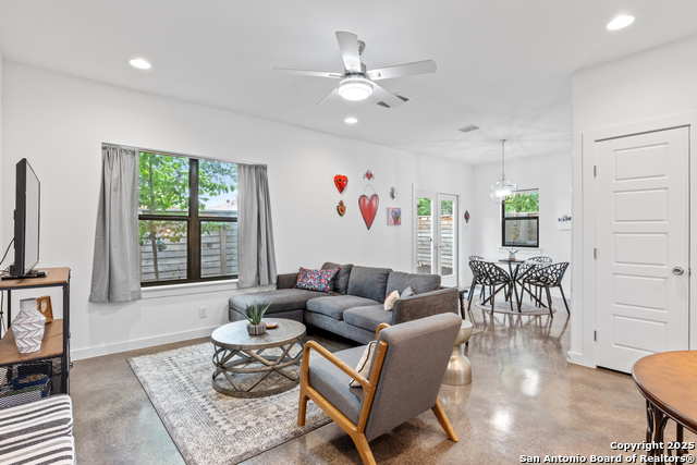 Image 11 of 42 For 211 Utah St.  401