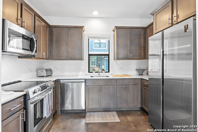 Image 14 of 42 For 211 Utah St.  401