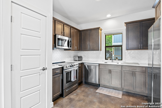 Image 15 of 42 For 211 Utah St.  401