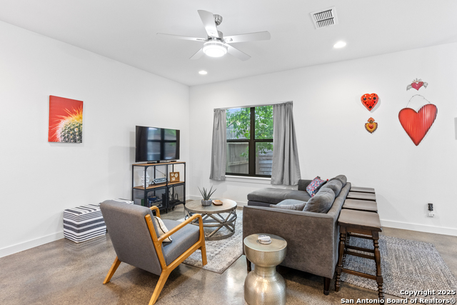 Image 9 of 42 For 211 Utah St.  401