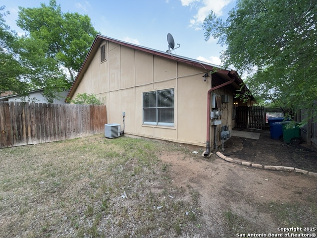 Image 29 of 33 For 14407 Edgemont St