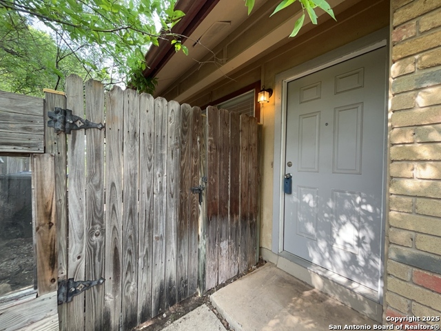 Image 31 of 33 For 14407 Edgemont St