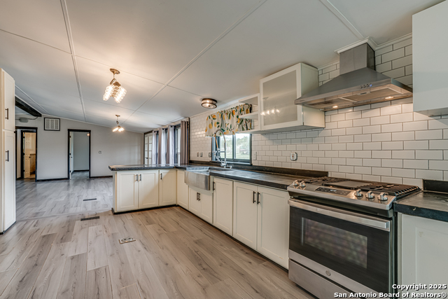 Image 10 of 50 For 104 Northview