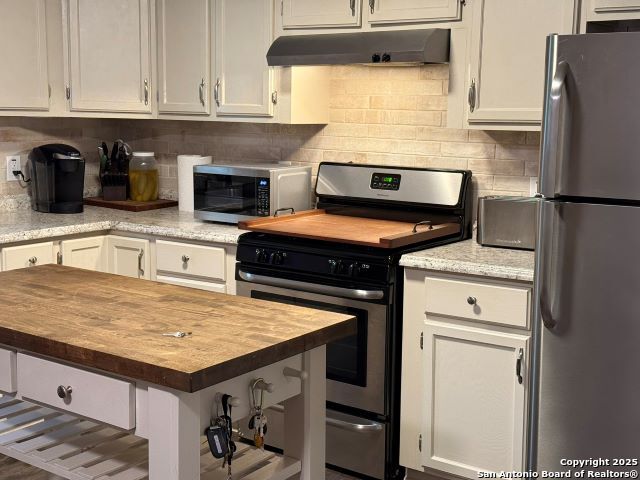 Listing photo id 8 for 1410 Longbranch