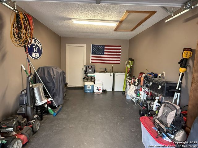 Listing photo id 9 for 1410 Longbranch