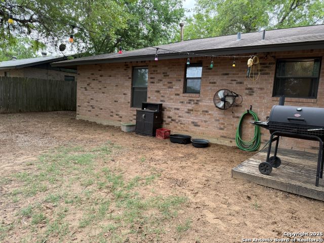 Listing photo id 1 for 1410 Longbranch