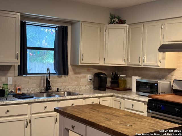 Listing photo id 7 for 1410 Longbranch