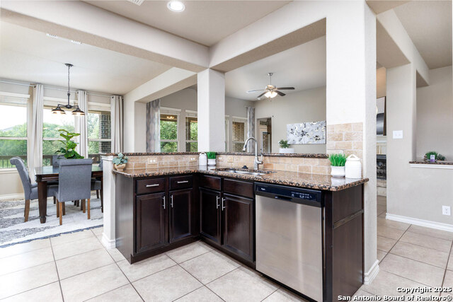 Listing photo id 9 for 25555 Sioux Springs