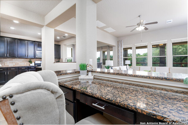 Listing photo id 11 for 25555 Sioux Springs