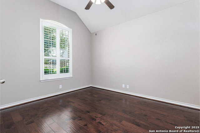 Listing photo id 16 for 25555 Sioux Springs