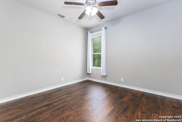 Listing photo id 18 for 25555 Sioux Springs