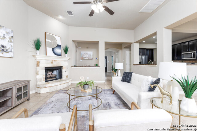 Listing photo id 4 for 25555 Sioux Springs