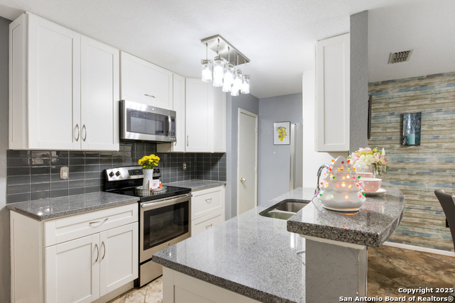 Listing photo id 10 for 4722 Crystal Farm