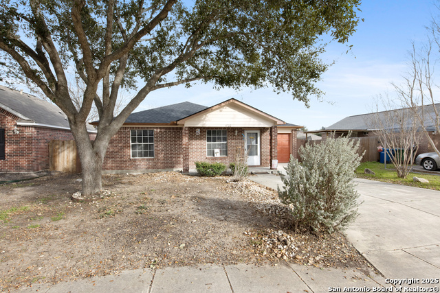 Listing photo id 0 for 4722 Crystal Farm