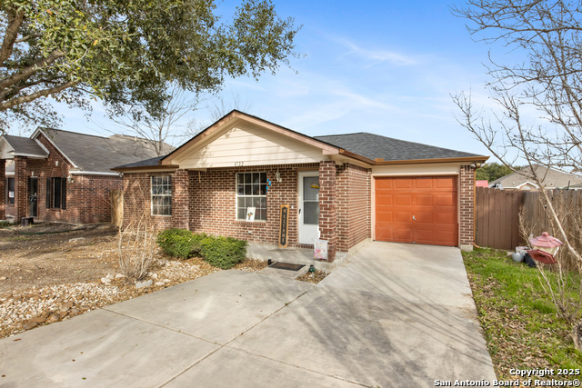 Listing photo id 2 for 4722 Crystal Farm
