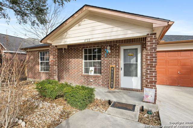Listing photo id 3 for 4722 Crystal Farm