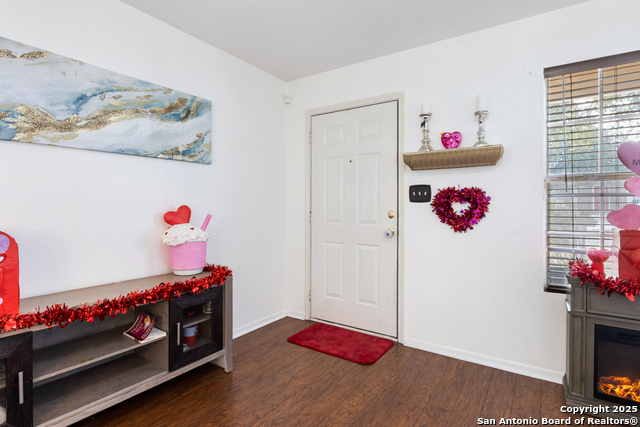 Listing photo id 4 for 4722 Crystal Farm