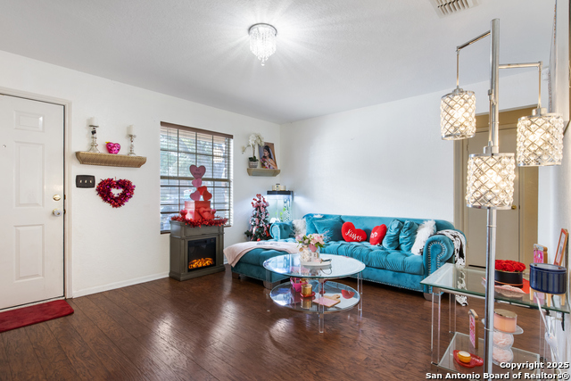 Listing photo id 5 for 4722 Crystal Farm