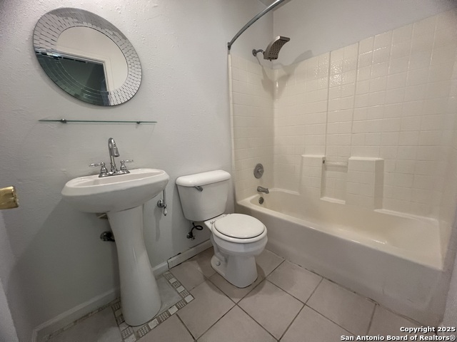 Image 20 of 26 For 568 Lake Forest