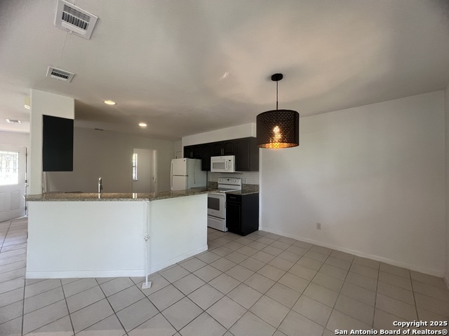 Image 8 of 26 For 568 Lake Forest
