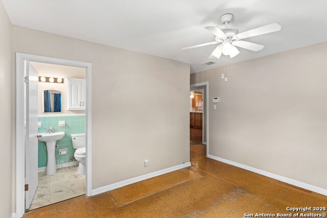 Listing photo id 9 for 107 Shropshire Dr.
