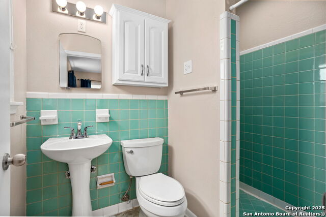 Listing photo id 10 for 107 Shropshire Dr.