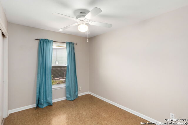 Listing photo id 12 for 107 Shropshire Dr.