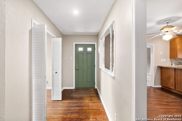 Listing photo id 13 for 107 Shropshire Dr.