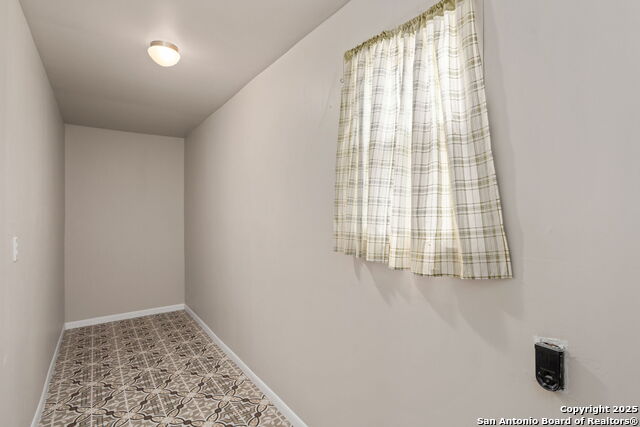 Listing photo id 14 for 107 Shropshire Dr.