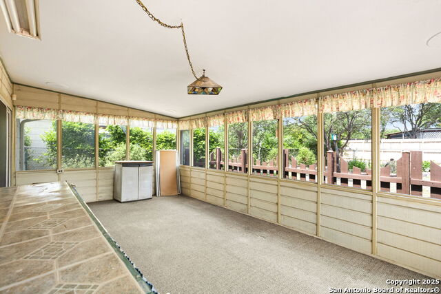 Listing photo id 15 for 107 Shropshire Dr.