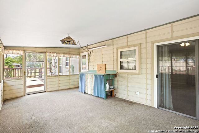 Listing photo id 16 for 107 Shropshire Dr.