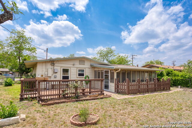 Listing photo id 17 for 107 Shropshire Dr.