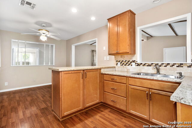 Listing photo id 0 for 107 Shropshire Dr.